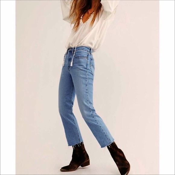 Levi's Wedgie Straight High Rise Jeans Medium Wash Raw Hem Womens Size 26 - Picture 1 of 12